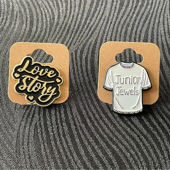 Taylor Swifts 2008 Album Fearless Enamel  Pins - Picture 1 of 3